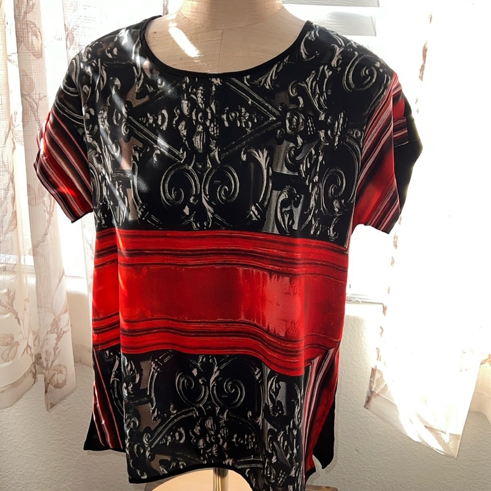 NWOT! Vida Art Short Sleeve Top.